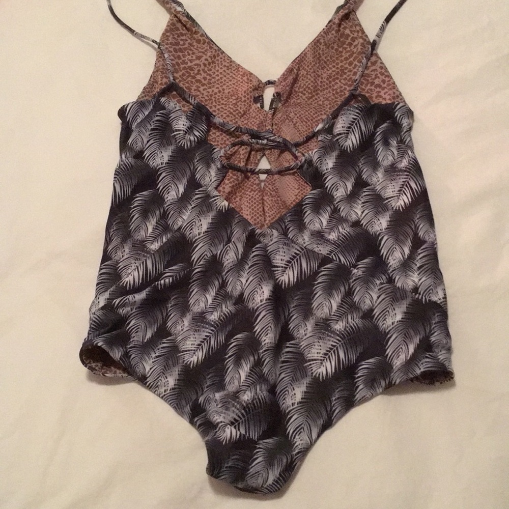 SOLD- Acacia society bikini exclusive palm kokomo - Picture 7 of 7